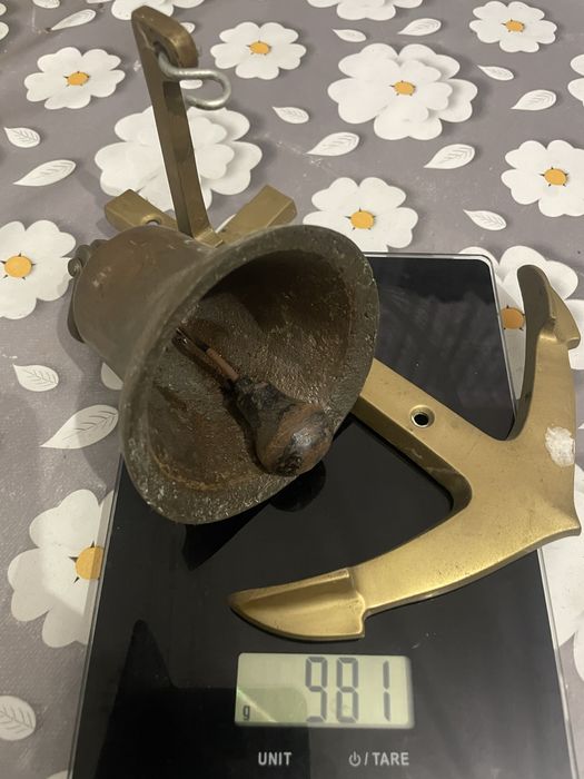 Stary dzwonek mosiezny nascienny