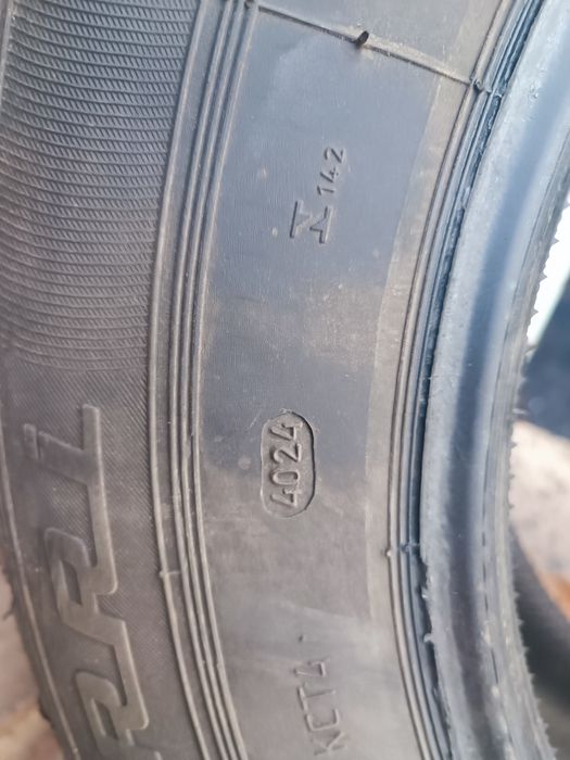 Продам резину 215/65/16