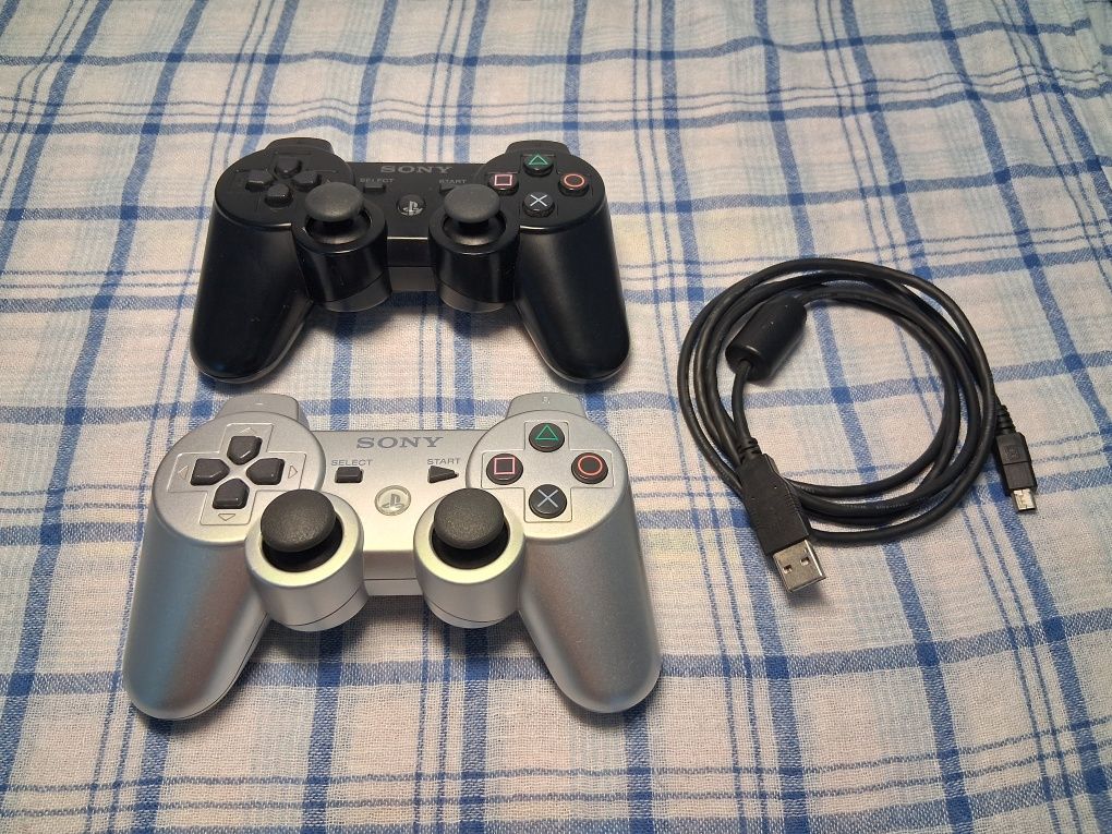 2 Comandos PS3 (Não estão a funcionar a 100%)