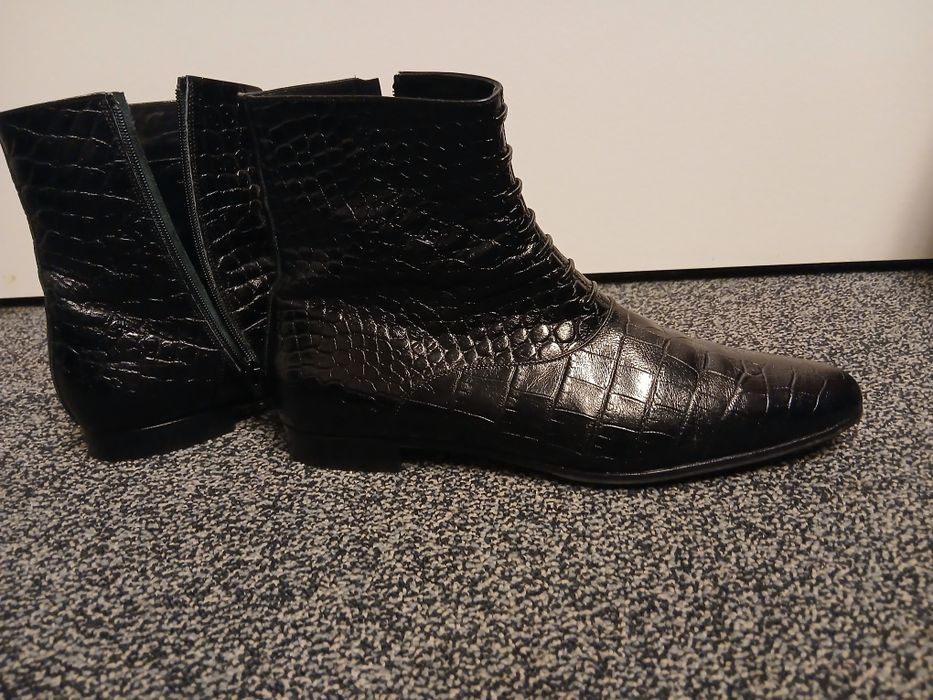 Жіночі ботінки ( натуральна лакована шкіра)