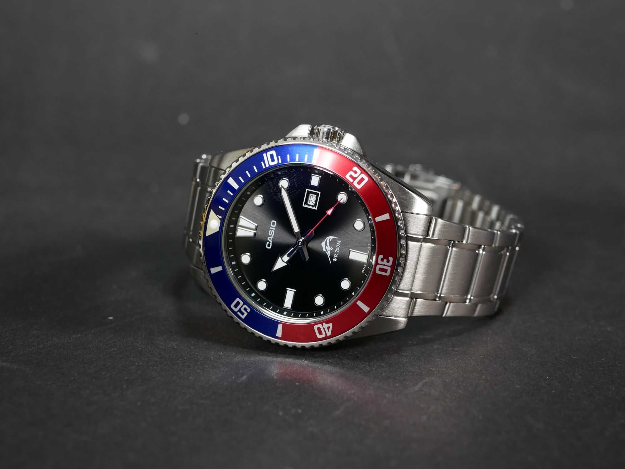 Casio MDV-106DD-1A2V Duro Pepsi з металевим браслетом