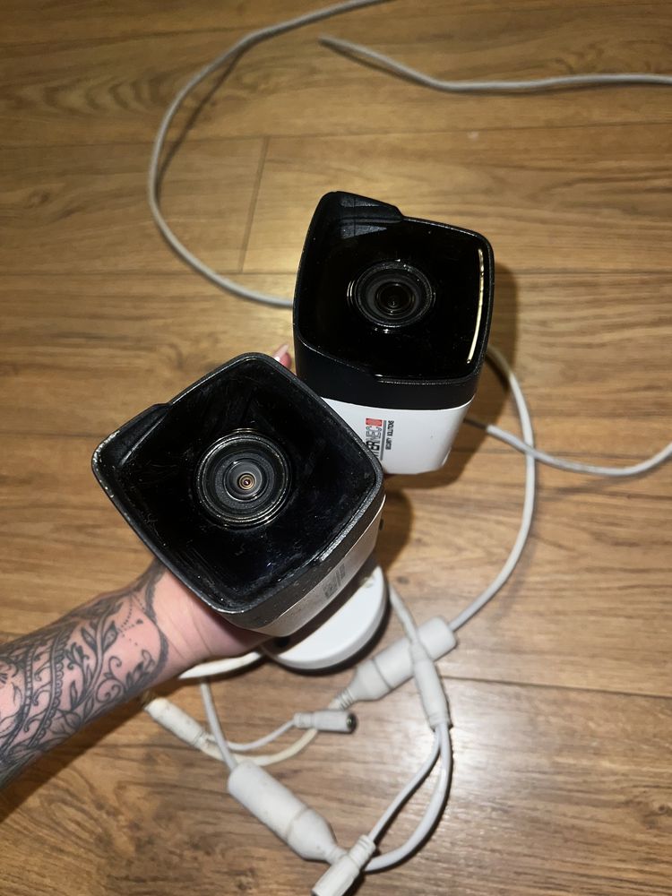 Dwie kamery 4MP monitoring w obudowie typu bullet