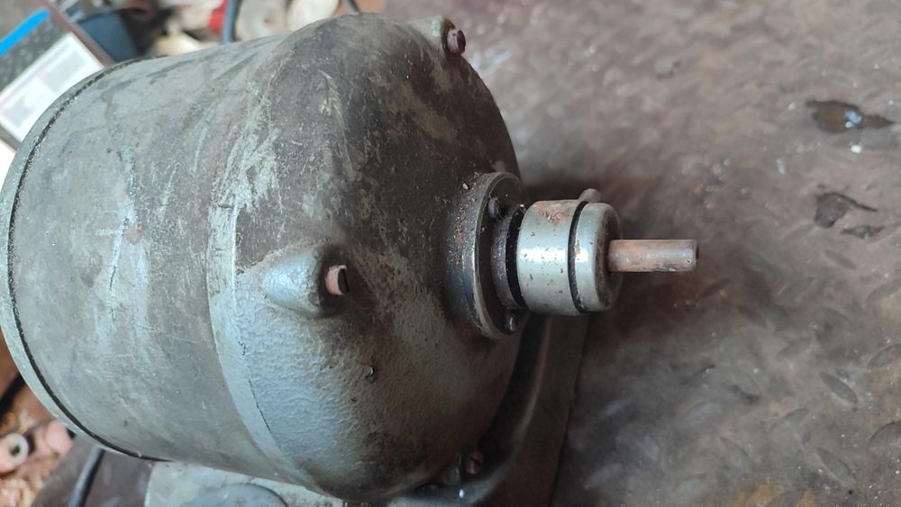 Мотор 40 кг.+Мотор,1500 та 6000 оберти з двохстор 220 В.