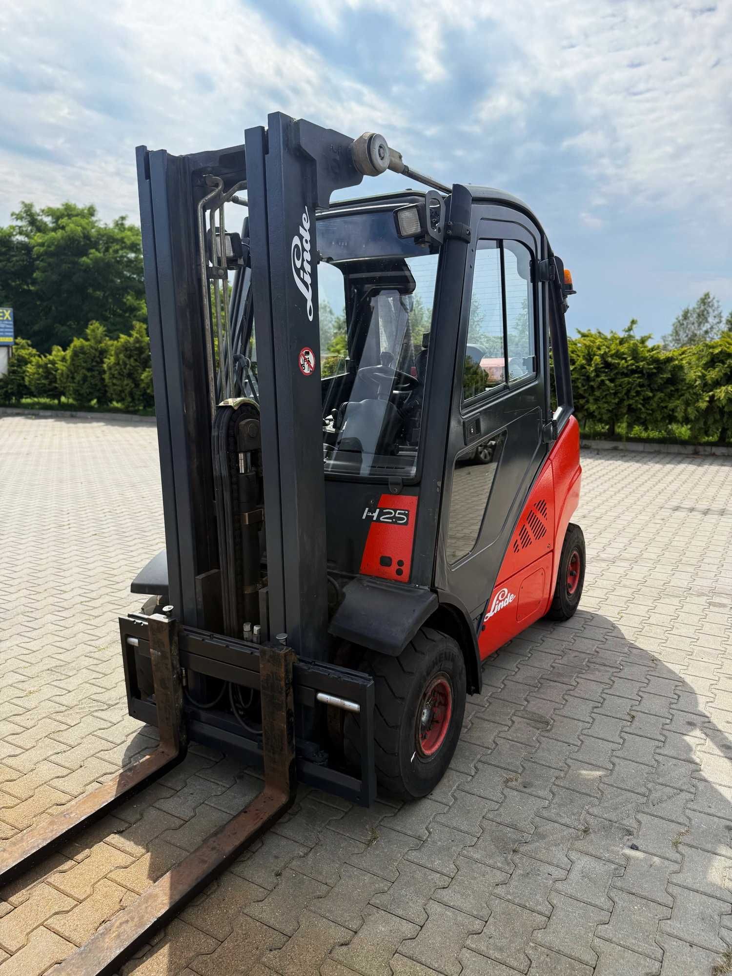 wózek widłowy LINDE H25T-01 Triplex 4.70m kabina 4-sekcja rozdzielacza
