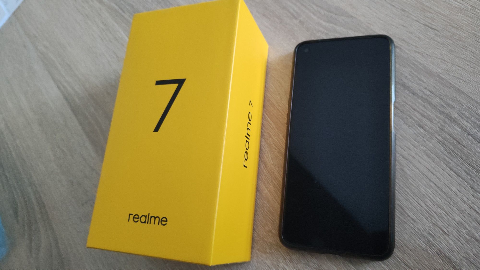 Realne 7 smartfon