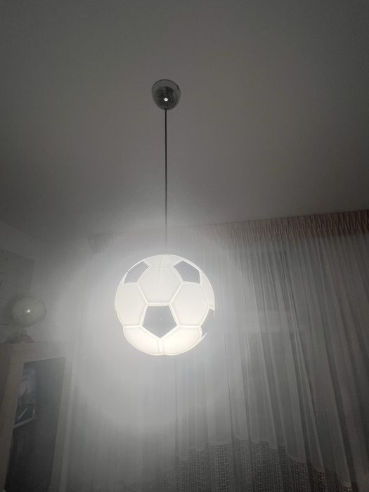 Lampa pokojowa w krztałcie piłki