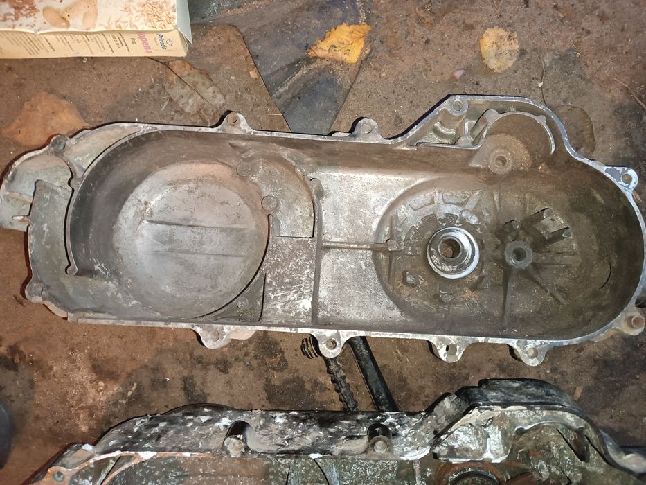 Продам кришку заводну  і мотор на скутер 4т