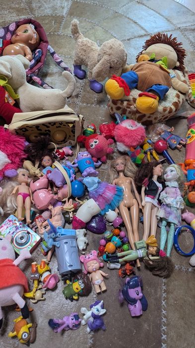 Іграшки одним лотом