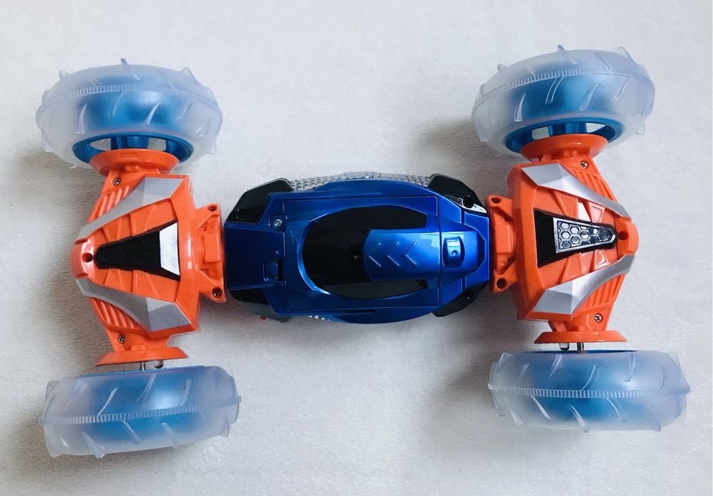 Машинка-перевертиш на пульті управління, світло, звук