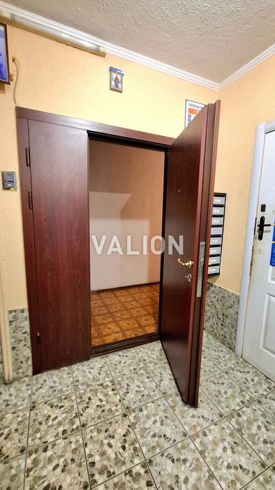 Продаж 1 кім. квартири, ремонт, Харківське шосе, метро Харківська