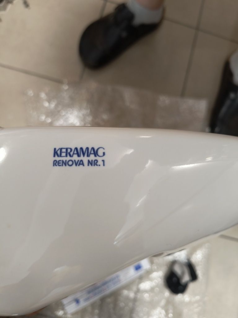 Umywalka Keramag z osłoną ze stali nierdzewnej