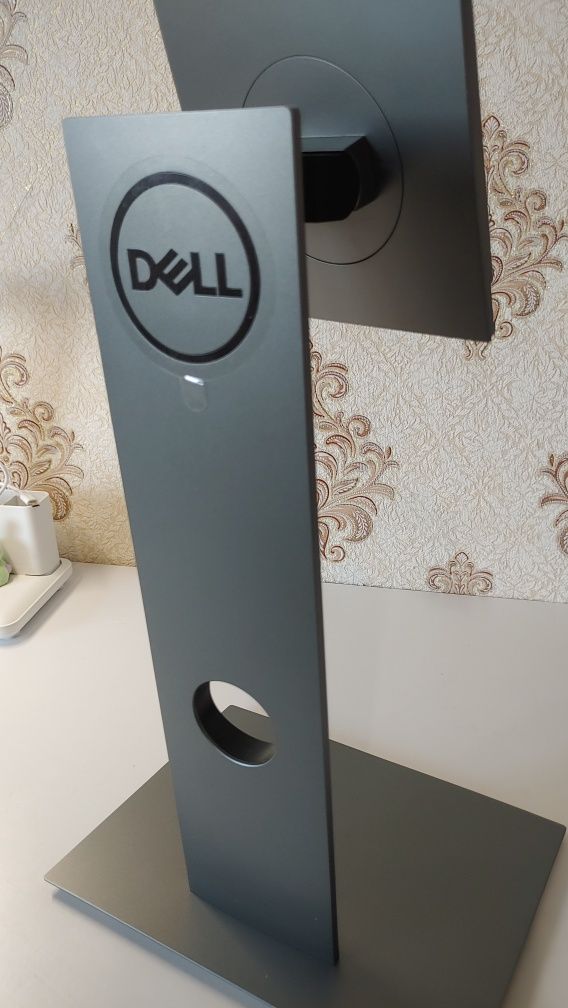 Безрамочный монитор 24 дюйма Dell U2419H