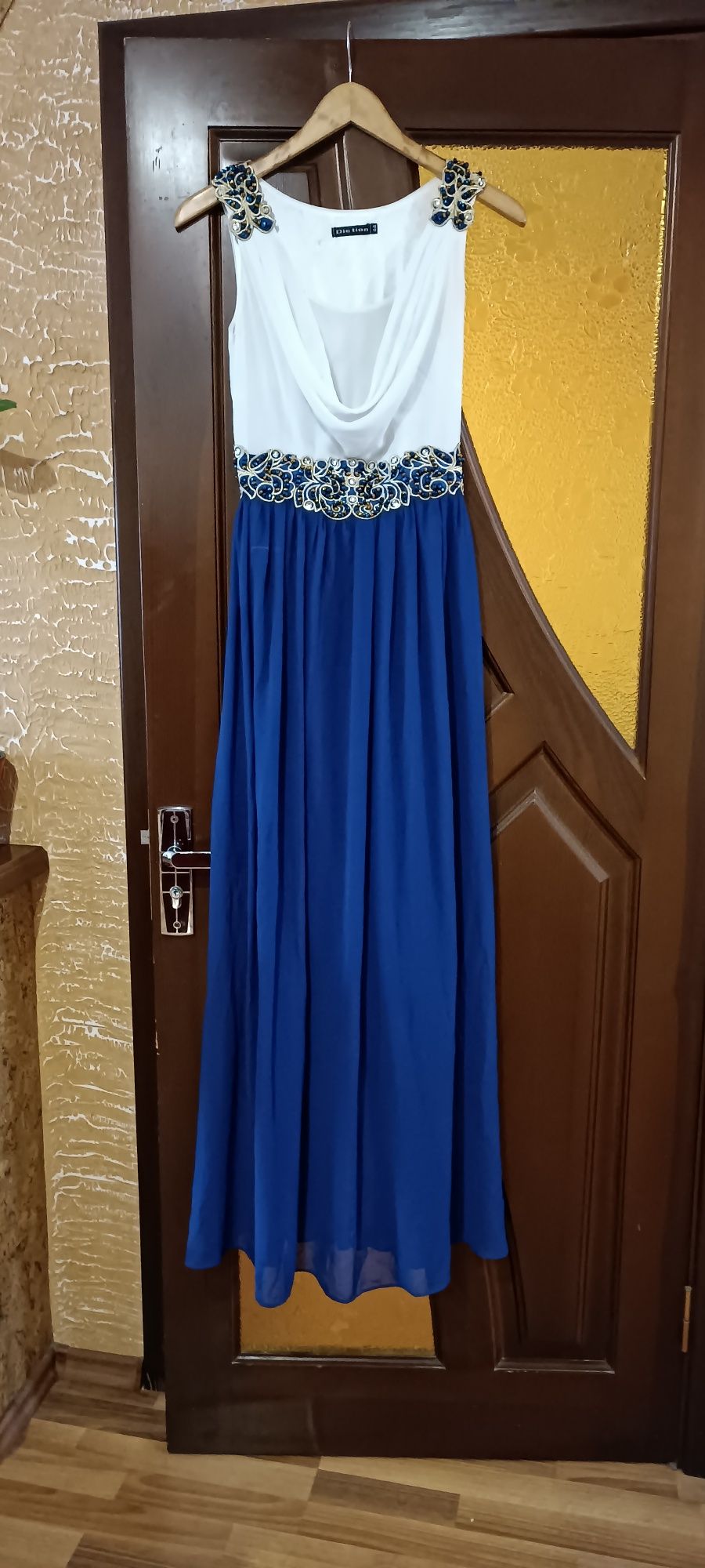 Випускна сукня,  44 розмір