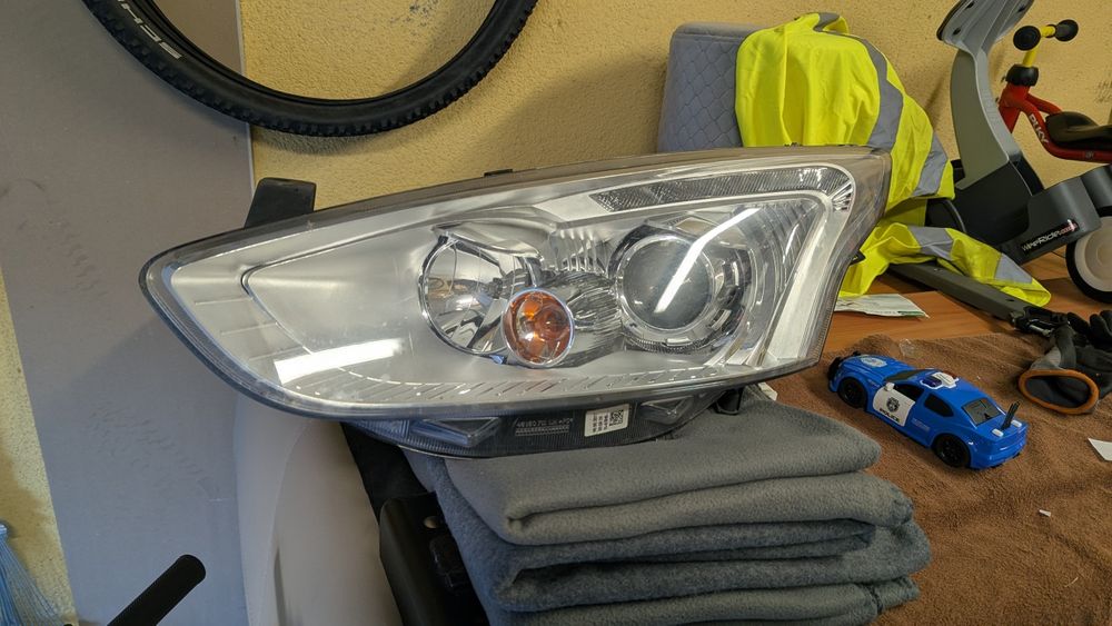 Lampa przód lewa Ford B-Max 2012