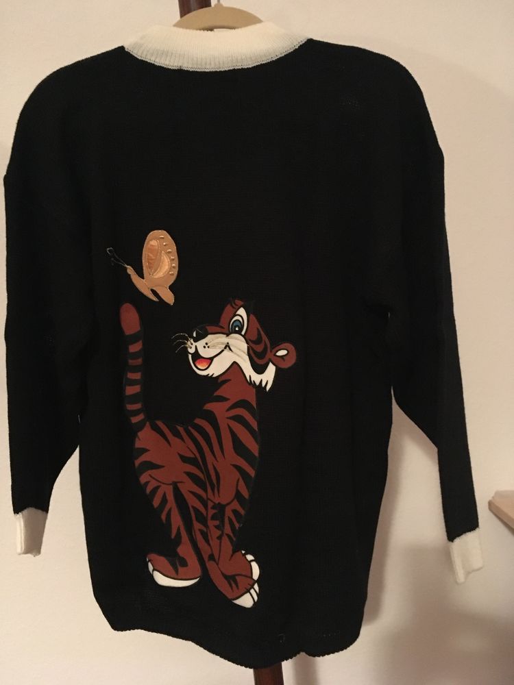 Damski sweter o luźnym kroju z aplikacją vintage oversize