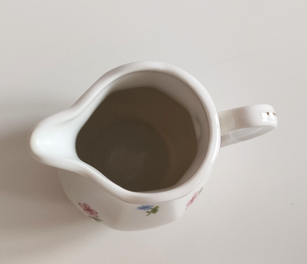 Lubiana porcelana mlecznik dzbanuszek