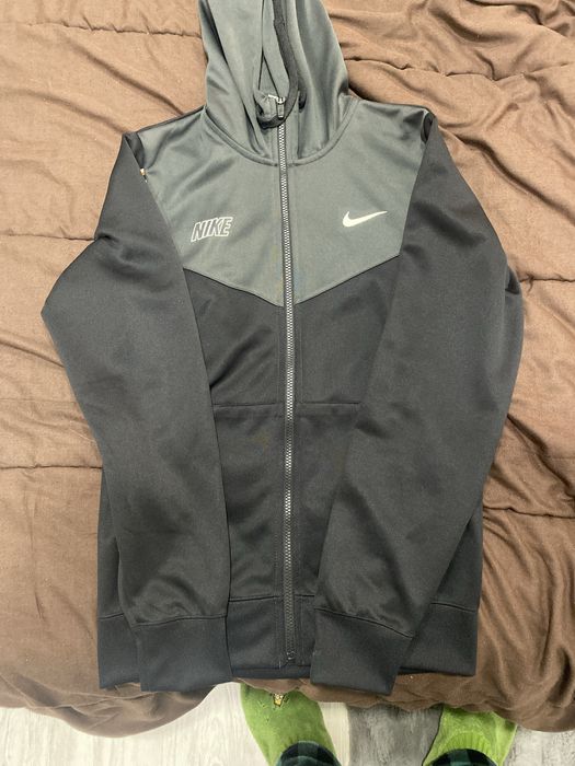 Casaco Nike preto e laranja