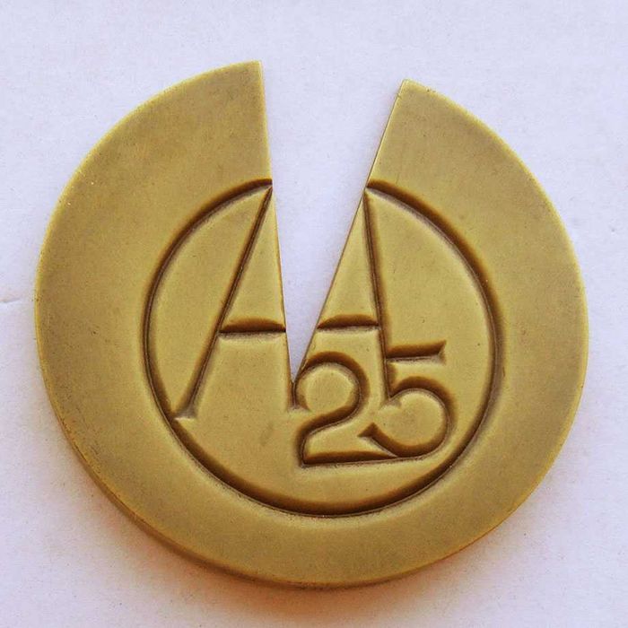Medalha de Bronze Revolução Cravos Associação 25 de Abril por AURÉLIO