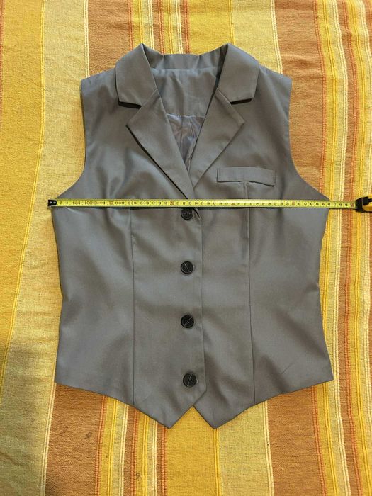 Klasyczny damski garnitur 3 częściowy M/38 nowy