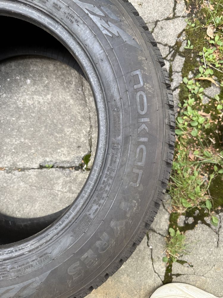 215/60R16 Nokian hakkapeliitta R3