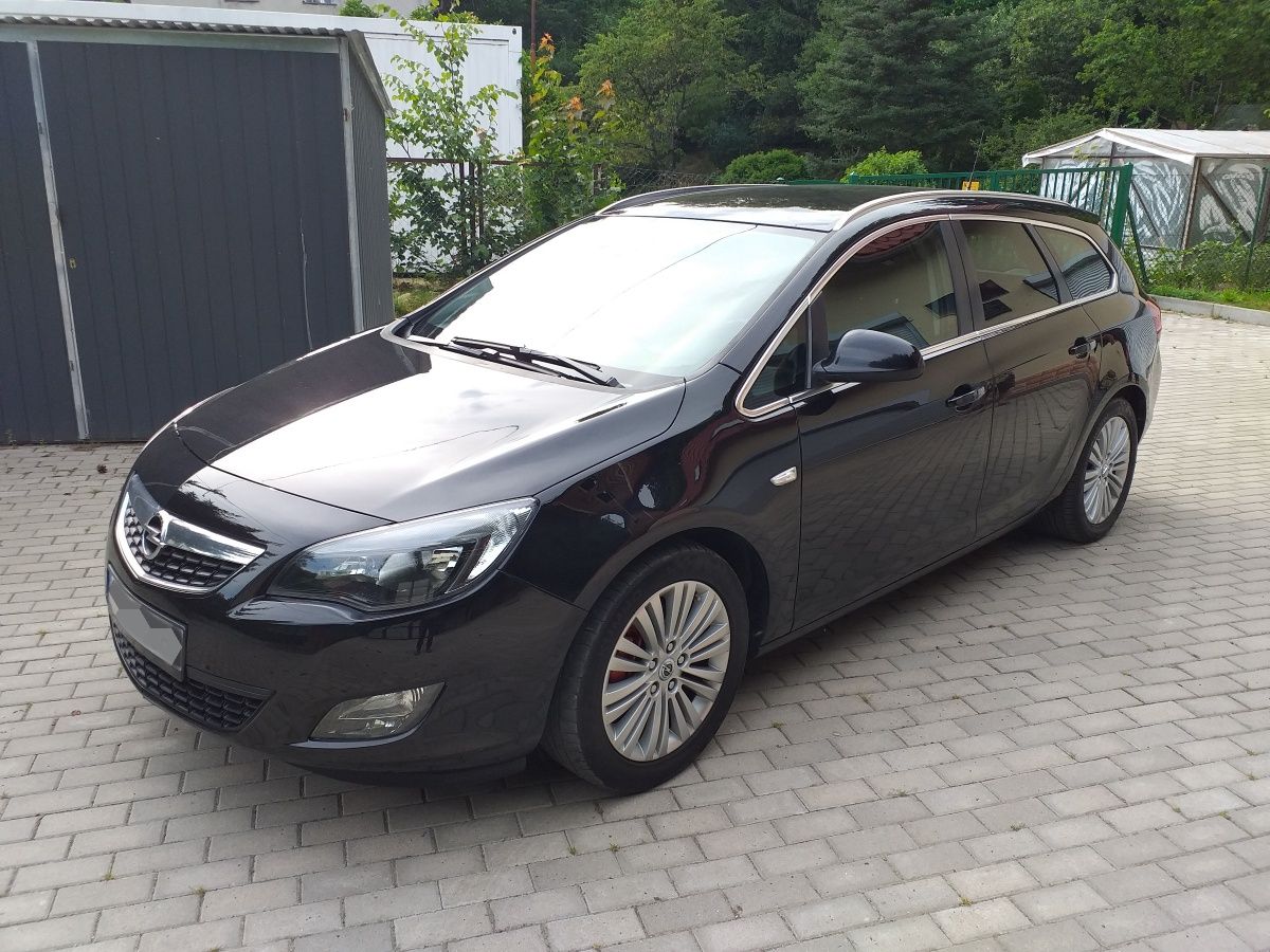 Opel Astra J Sports Tourer 1.7CDTI 110KM