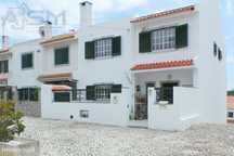 Moradia T4+3 composta por 4 pisos, salão de festas e garagem 4 carros