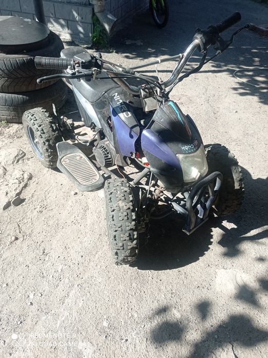 Детский квадроцикл. Продам детский квадроцикл от 6 до 12 лет. Бензин