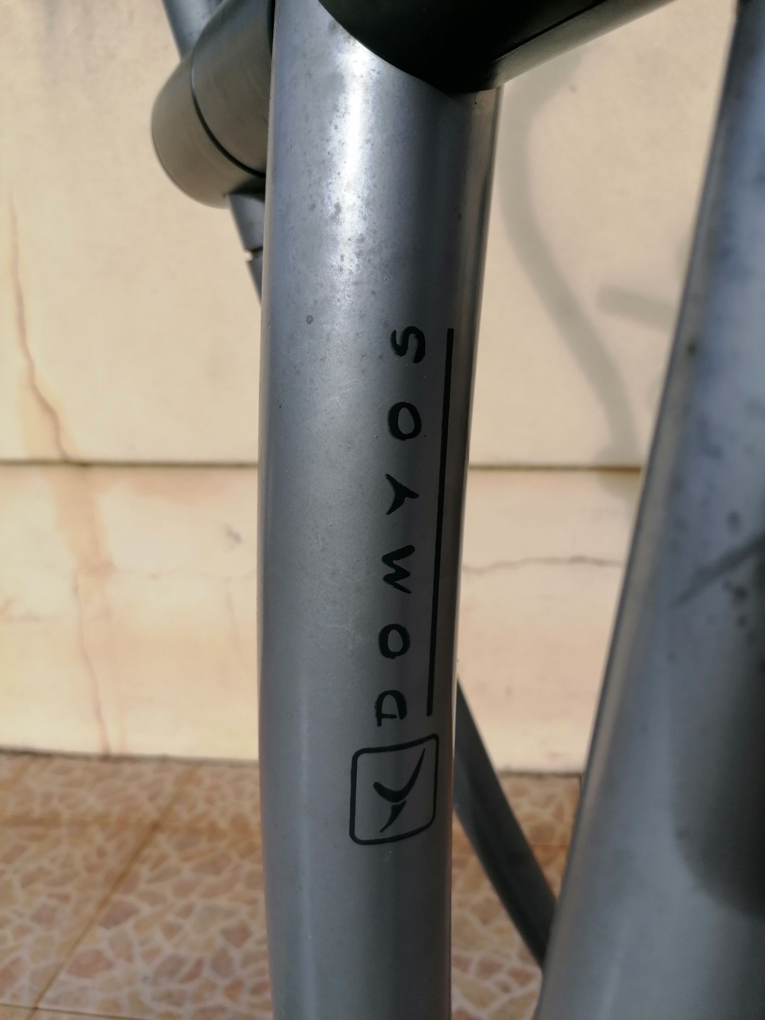 Bicicleta elíptica e passadeira normal