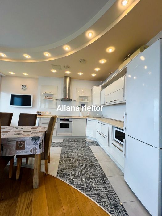 Аренда с террасой  Белый парус  паркинг видов