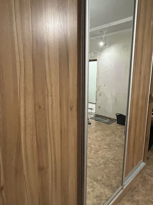 Шафа- купе із вбудованим дзеркалом