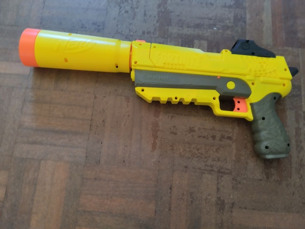 Várias pistolas Nerf em excelente estado