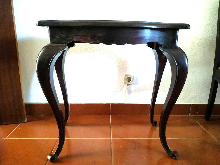 Antiguidade, pequena mesa