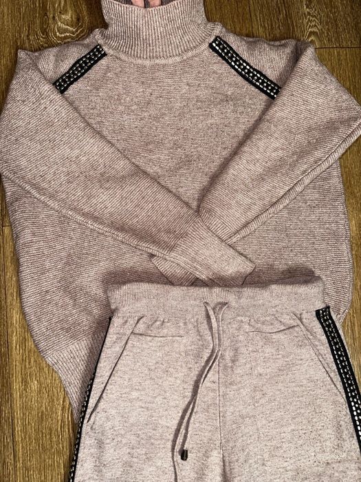 Теплый трикотажный вязаный костюм xs-s