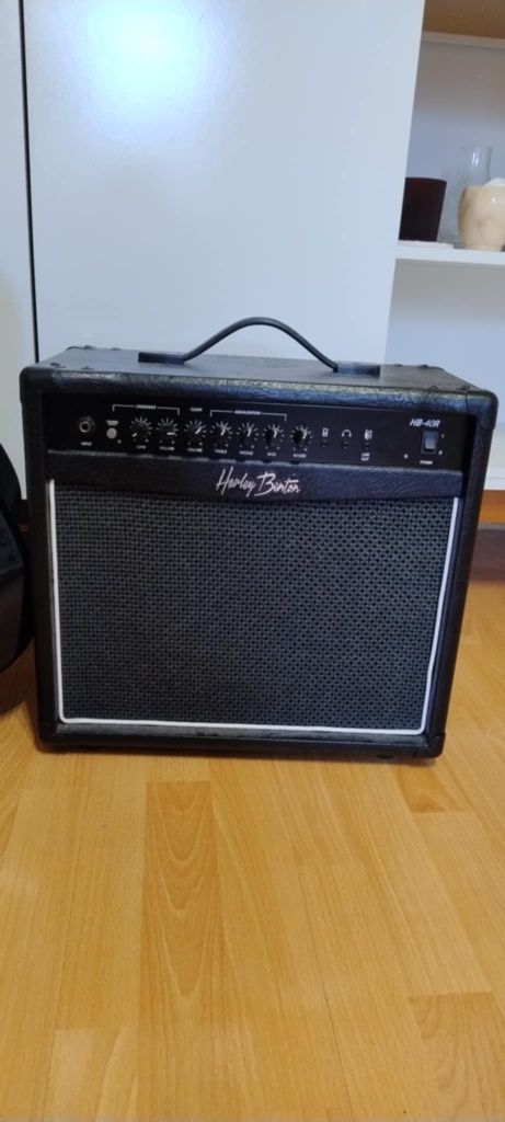 Gitara elektryczna squier + wzmacniacz Harley benton.