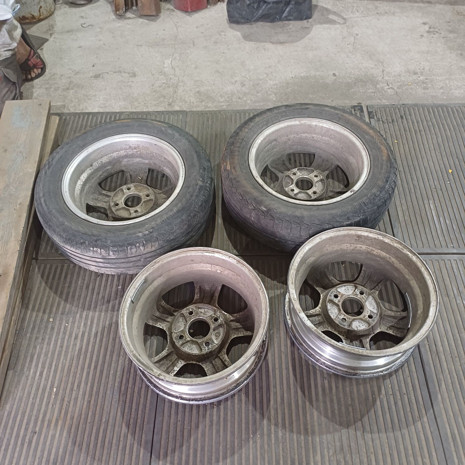 Продам титаны r15.  4 ×114.3