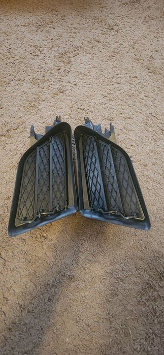 Люверси, жалюзі (L+R) Tesla Model S