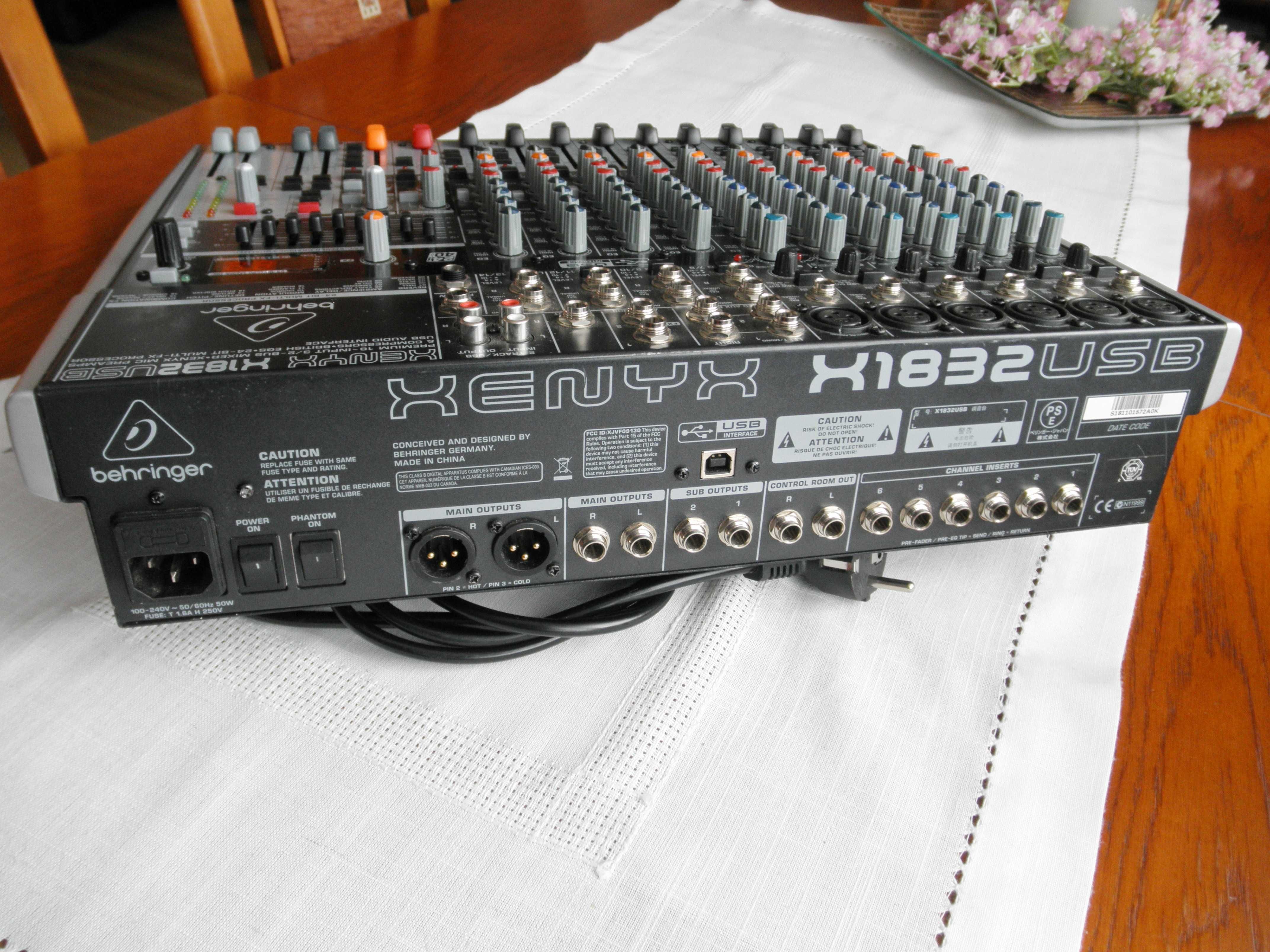 Mikser Behringer XENYX X1832 USB . Mixer estradowy z pogłosem i EQ.