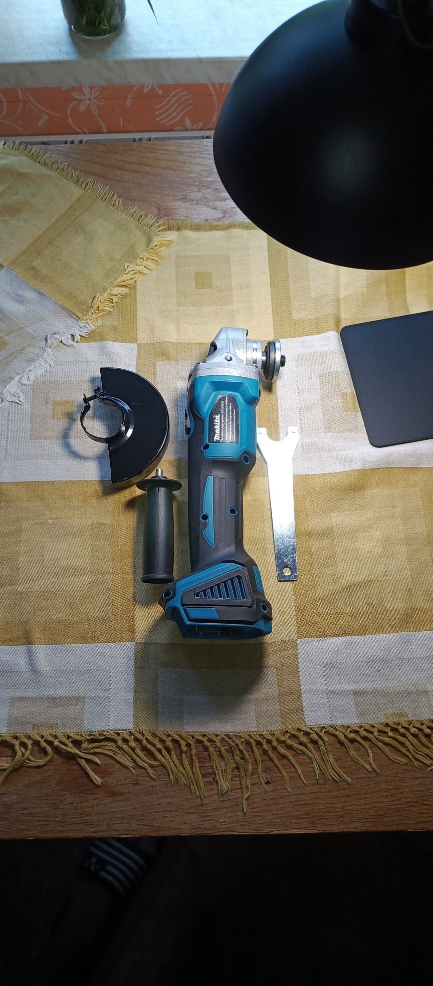 Super szlifierka MAKITA Aku DGA 404