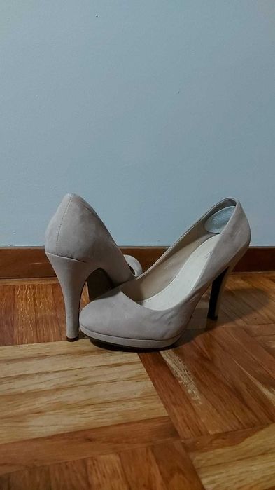 Roupas, Sapatos, Bolsas e Acessorios Semi Novos.