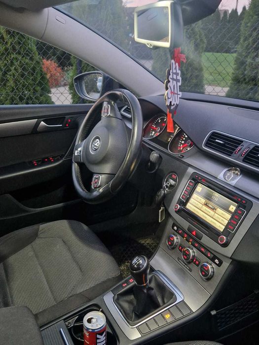 Volkswagen Passat B7 2.0 TDI 2013 rok hak nawigacja