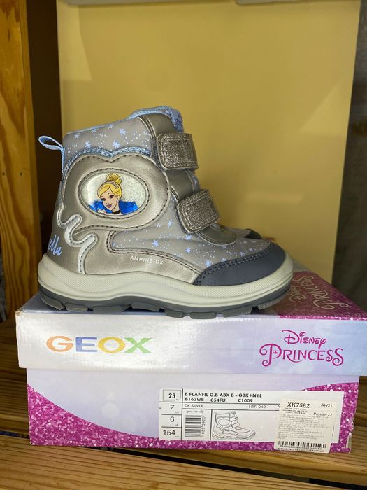 23 розмір Зимові дитячі черевики Geox Disney Princess