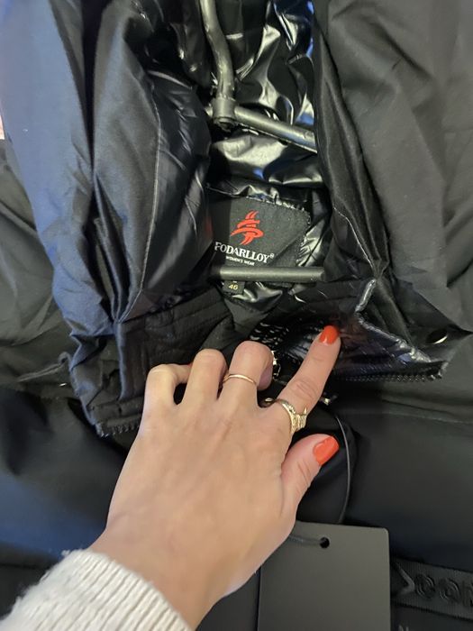 Зимова довга куртка