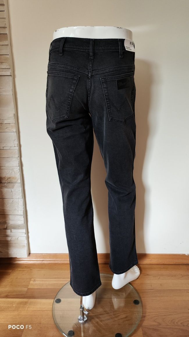 Wrangler Texas Straight Like a Champ czarne męskie jeansy rozm 32/32