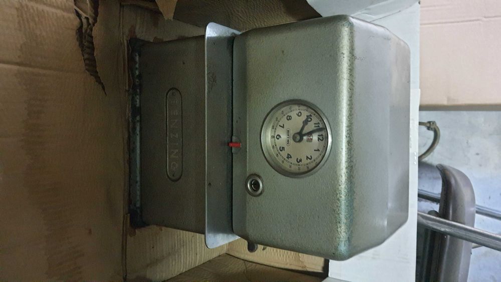 Relogio de Ponto antigo marca BENZING