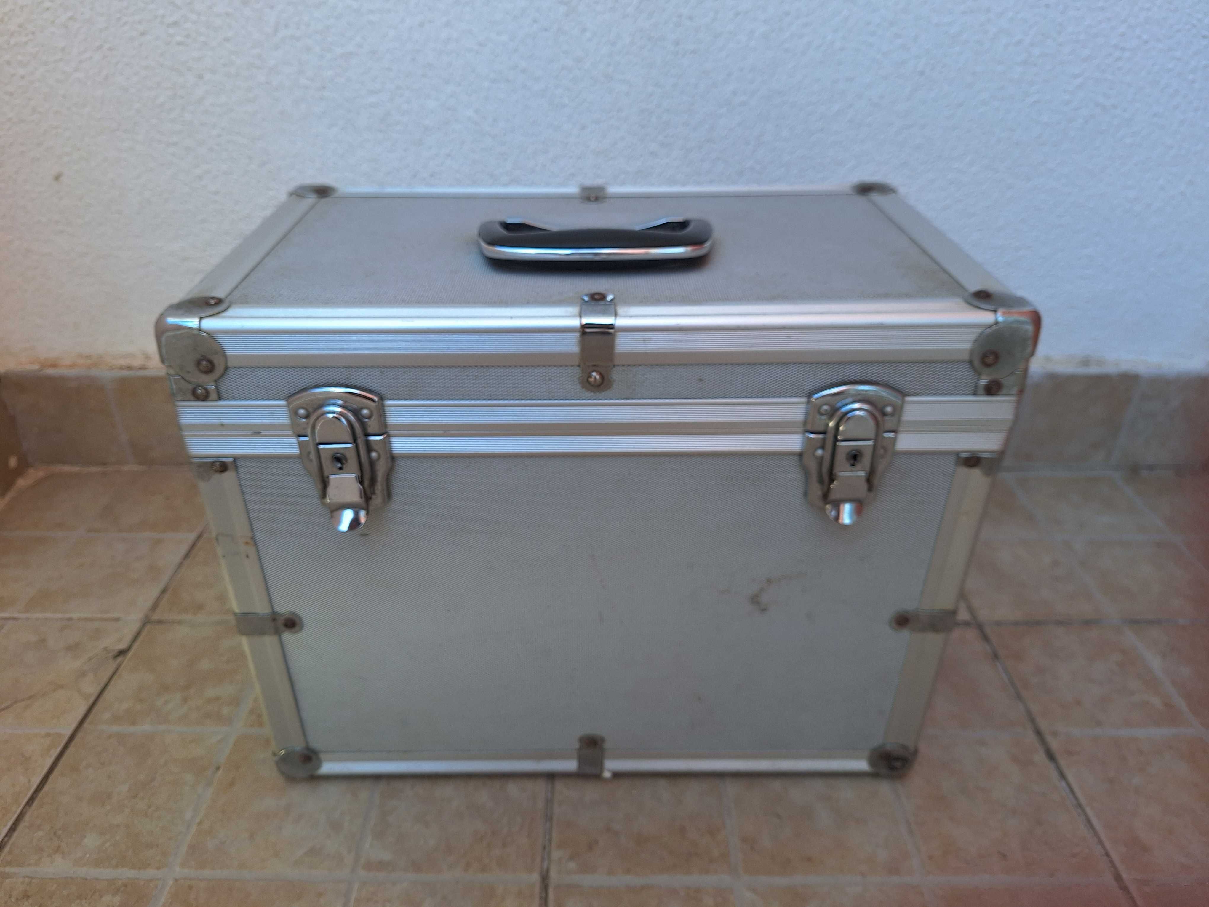 Caixa rígida para material fotográfico