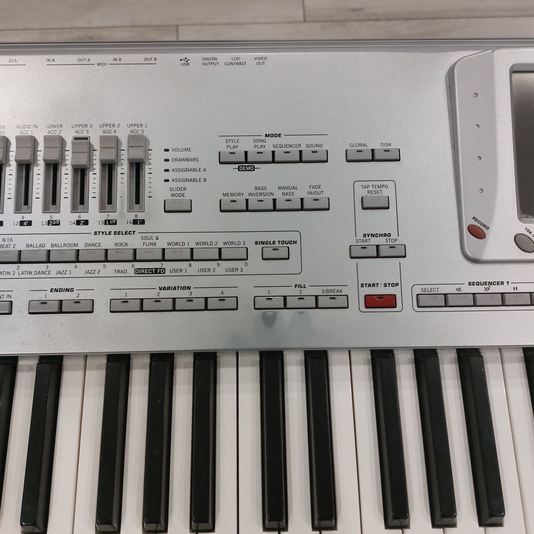 Korg Pa1x pro + statyw