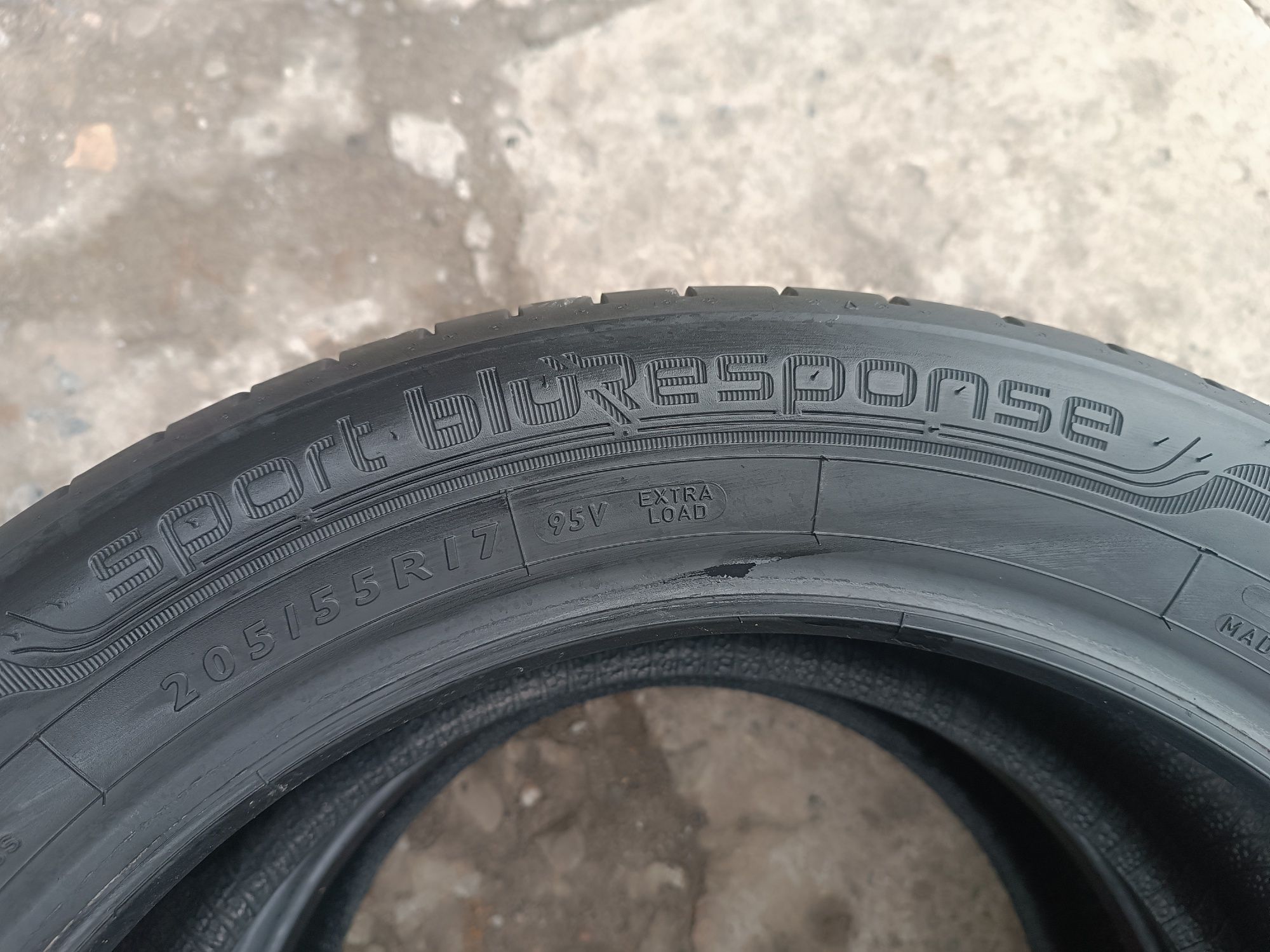 Sprzedam prawie nowe opony Dunlop 205/55 r17