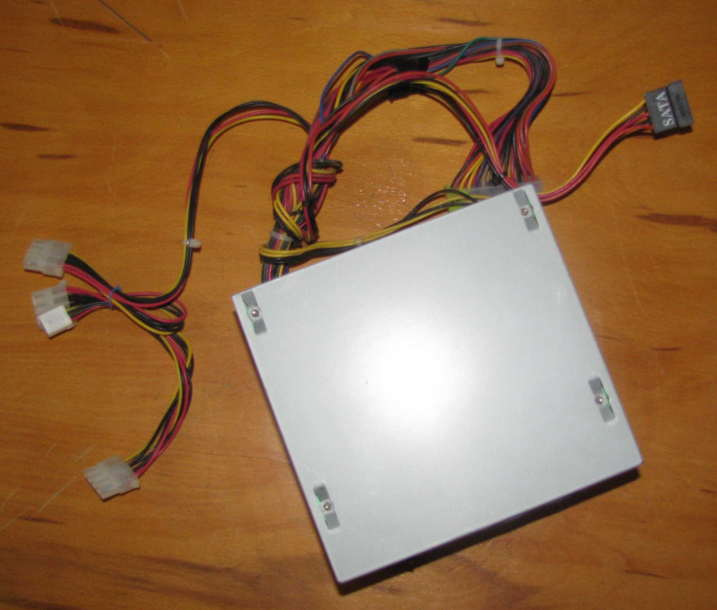 Блок питания на ПК Logic power ATX-400W б/у, рабочий.
