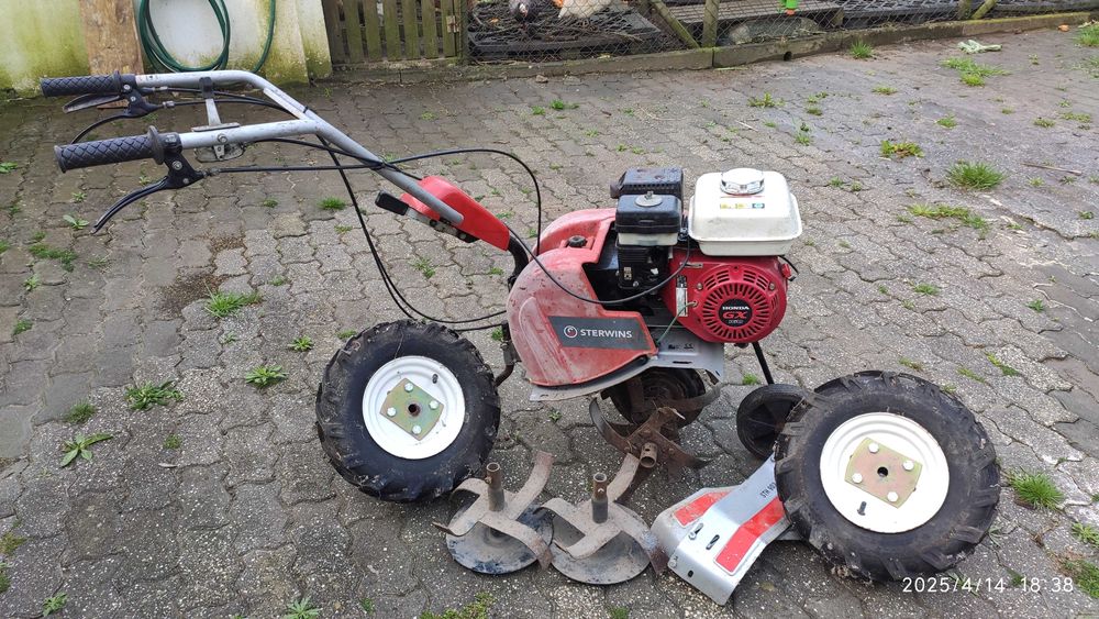 Moto Enxada Com Acessórios Com Pouco uso