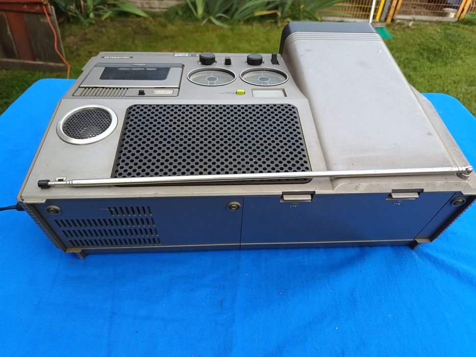 Kombajn telewizor , radio magnetofon Universum